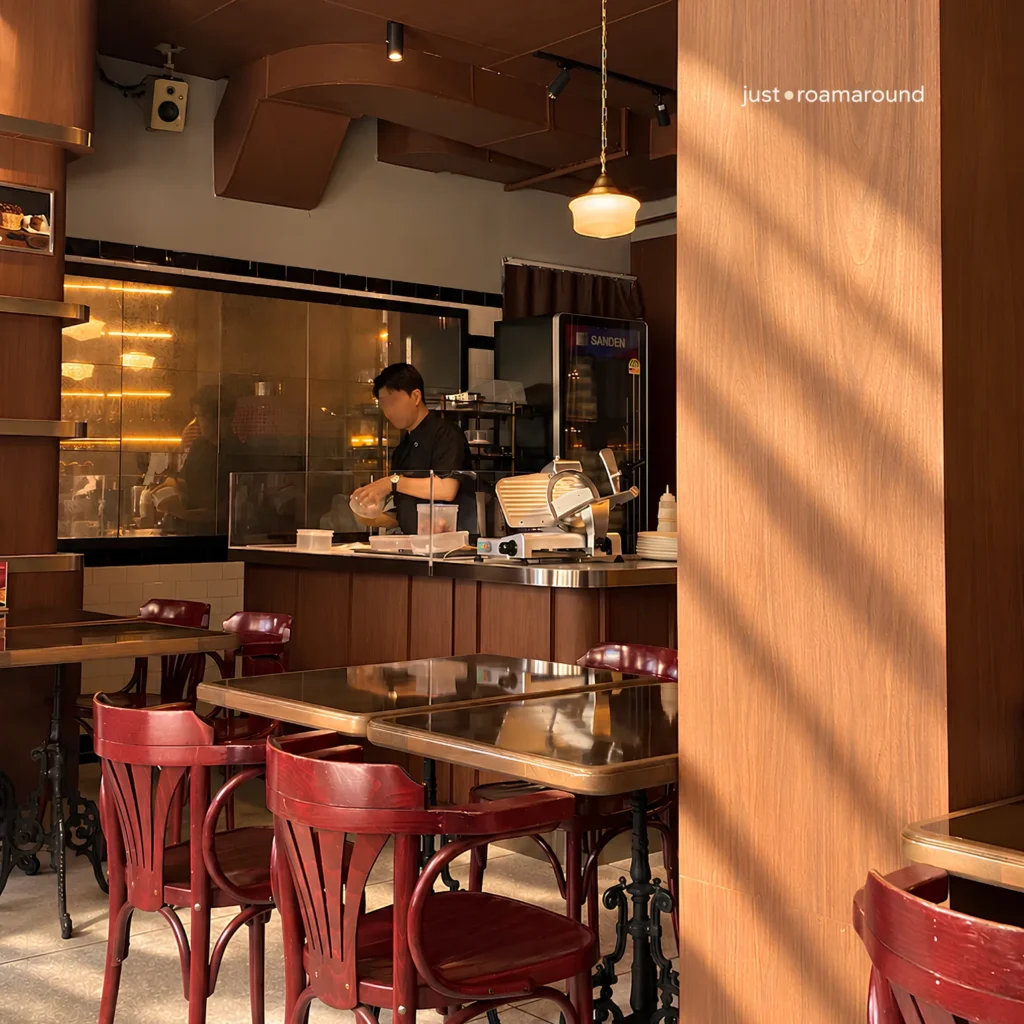 LUKE Bangkok ร้านพิซซ่าย่านหัวลำโพง